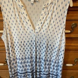 V neck sleeveless top